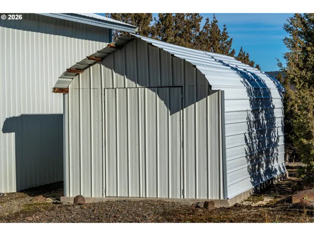 a view of a small house with a small yard