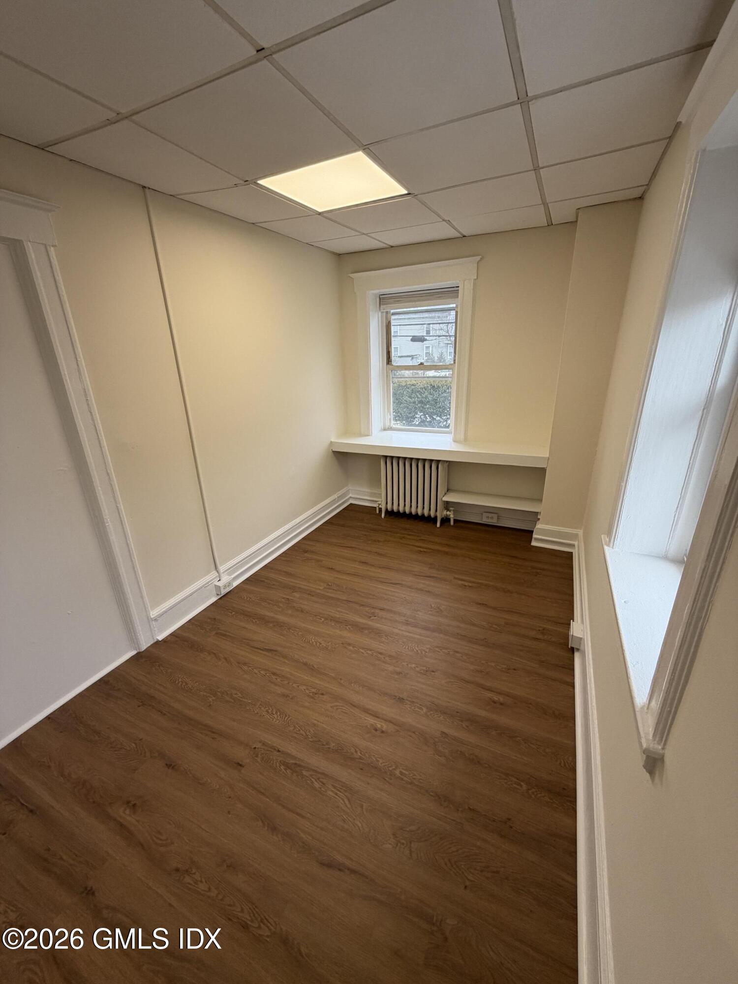 140 Hamilton Avenue, Unit 2 Greenwich, CT 06830 - Photo 7 of 10 a view of an empty room with a window