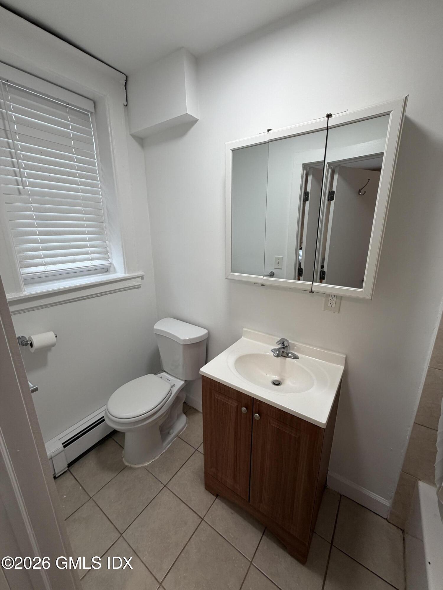 140 Hamilton Avenue, Unit 2 Greenwich, CT 06830 - Photo 10 of 10 a bathroom with a sink toilet and mirror