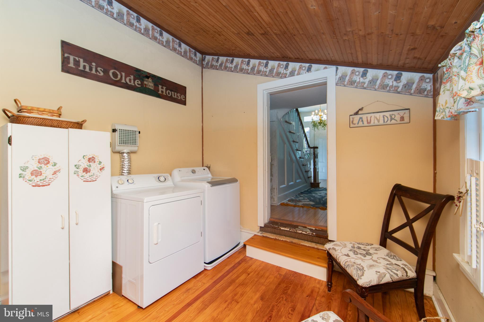 86 Kansas Road Pennsville, NJ 08070 - Photo 14 of 46 a utility room with dryer and washer