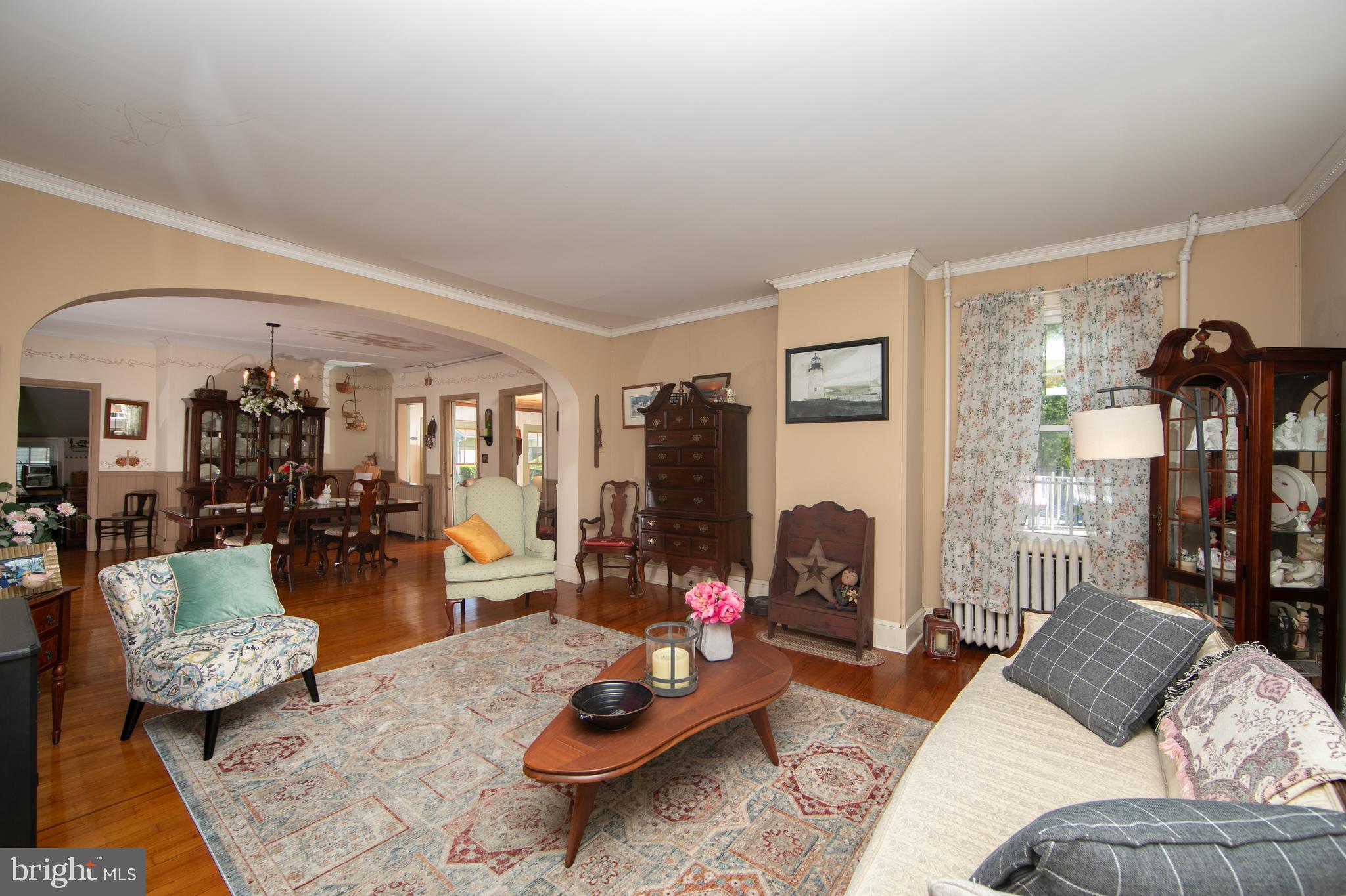 86 Kansas Road Pennsville, NJ 08070 - Photo 3 of 46 a living room with furniture and wooden floor