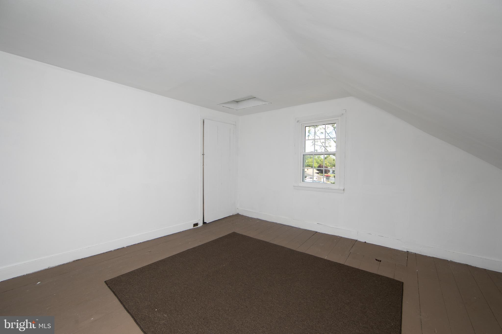 86 Kansas Road Pennsville, NJ 08070 - Photo 35 of 46 an empty room with a window