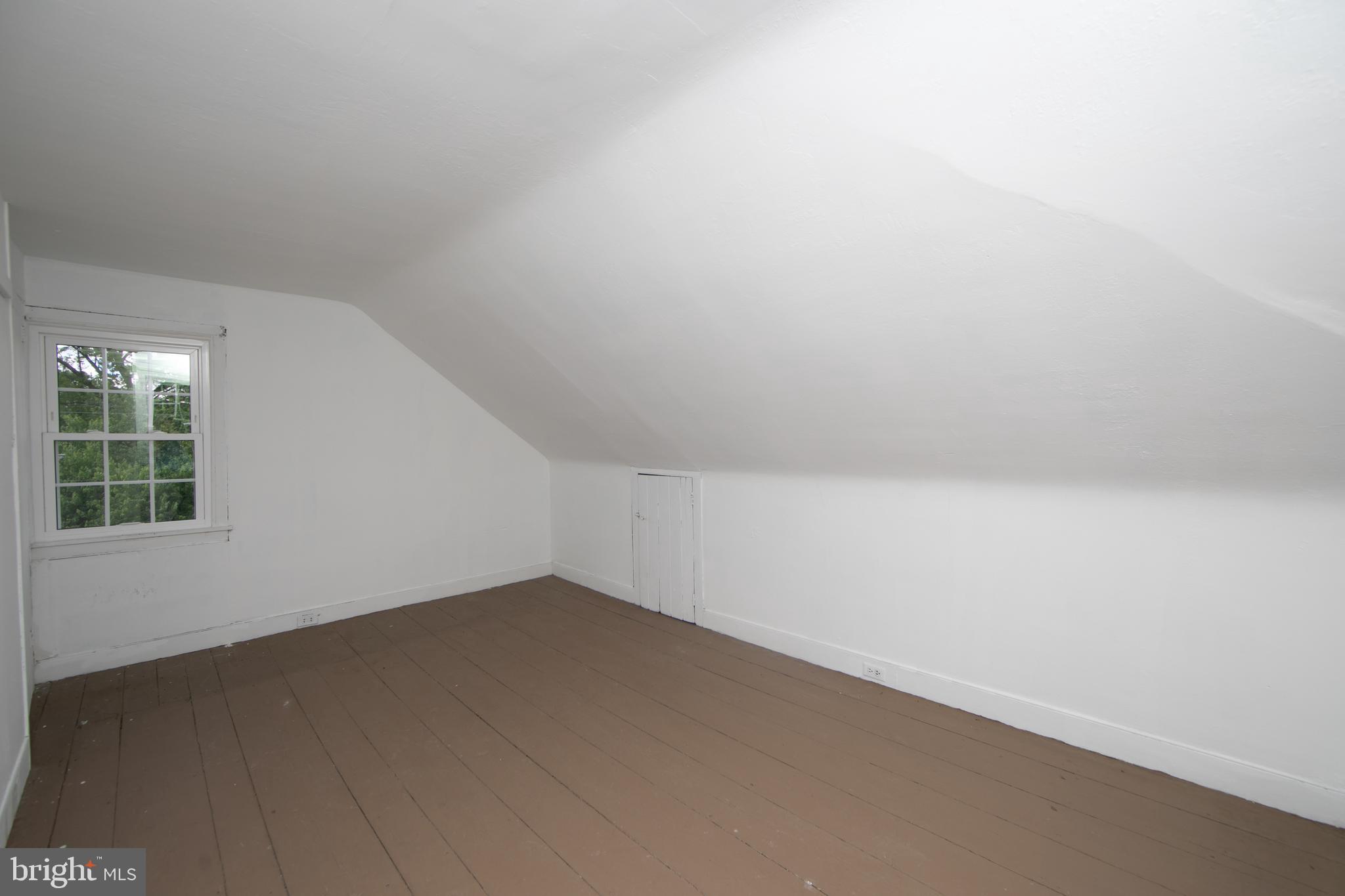 86 Kansas Road Pennsville, NJ 08070 - Photo 37 of 46 an empty room with a window