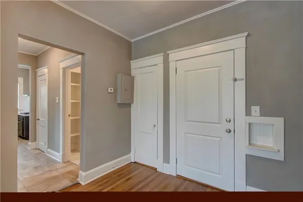 a view of a livingroom with wooden floor and closet