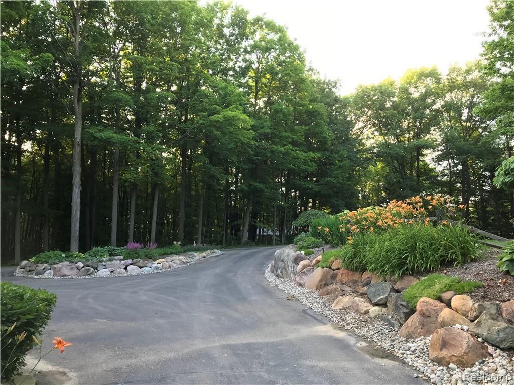 55321 9 Mile Road South Lyon, MI 48178 - Photo 37 of 44 Professionally landscaped!