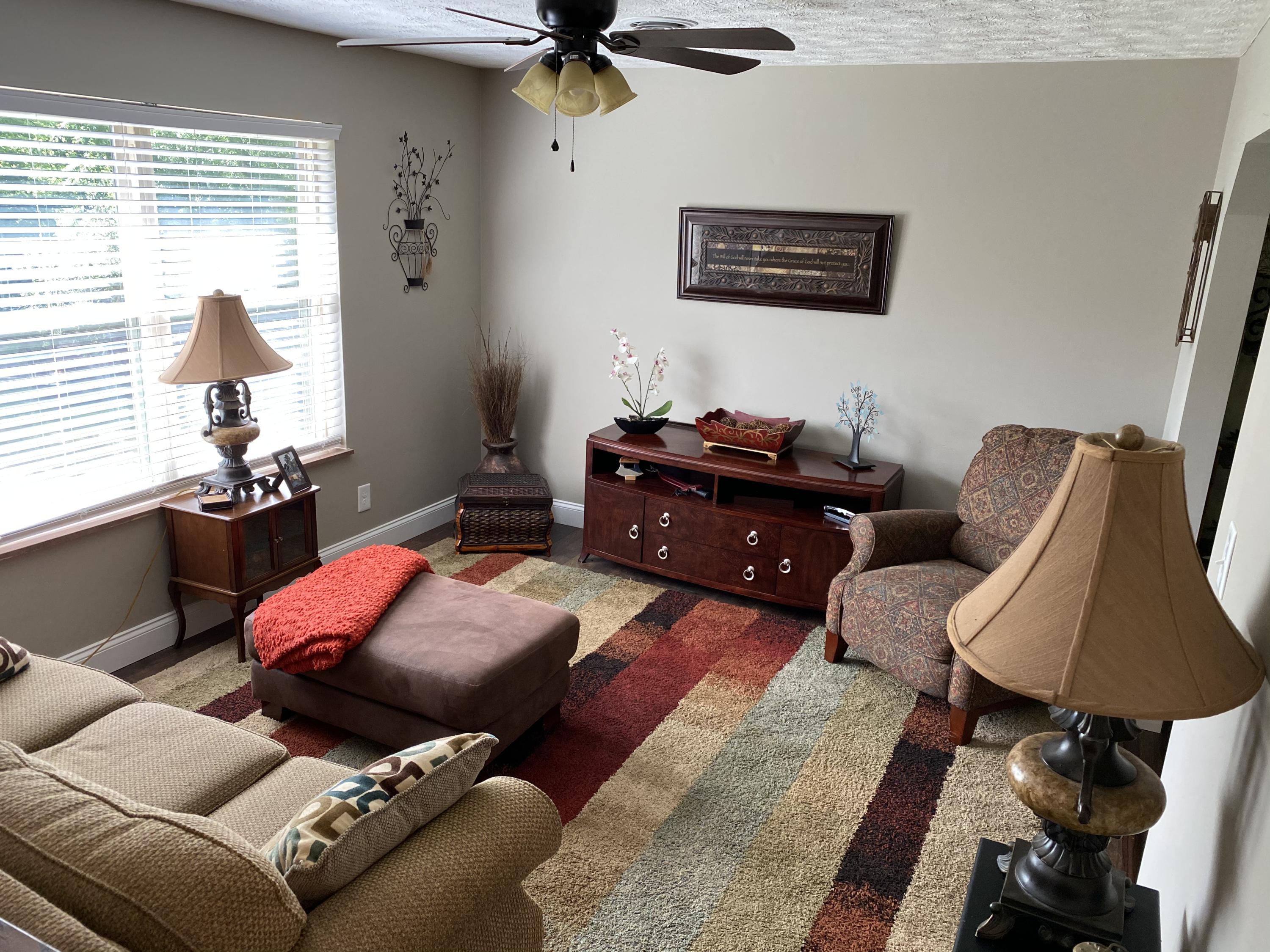 978 Reed Bull Road New Market, TN 37820 - Photo 3 of 16 Living Room