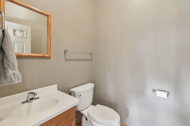 a view of empty room with ceiling fan