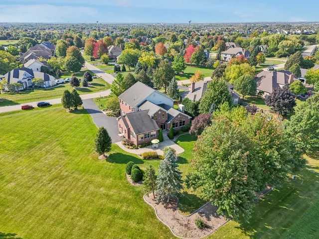 $825,000 | 9804 Palmer Drive, Lakewood, IL 60014