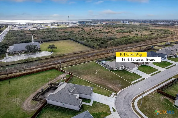 a view of an outdoor space and city view