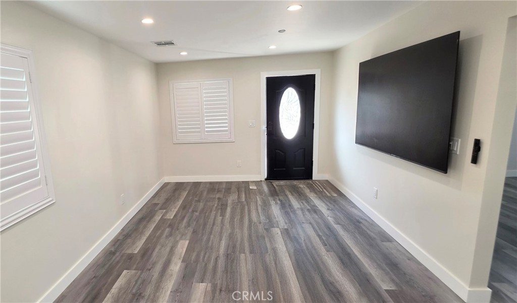 402 Findlay Montebello, CA 90640 - Photo 3 of 33 Living room