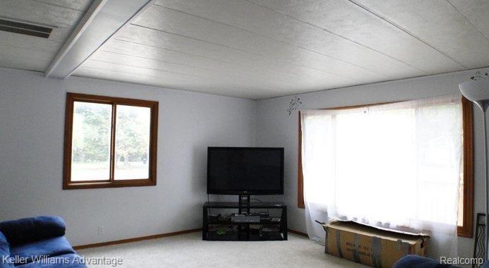 3504 Center Road Highland, MI 48357 - Photo 5 of 11 Living Room .jpg