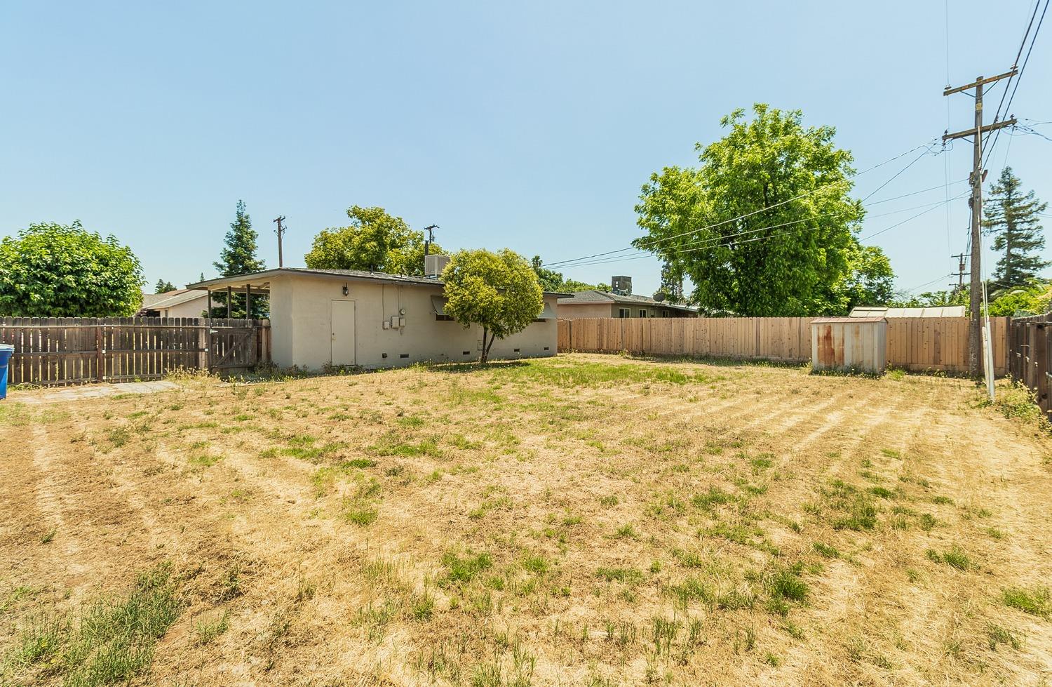 902 Music Avenue Clovis, CA 93612 - Photo 14 of 21 a view of a outdoor space