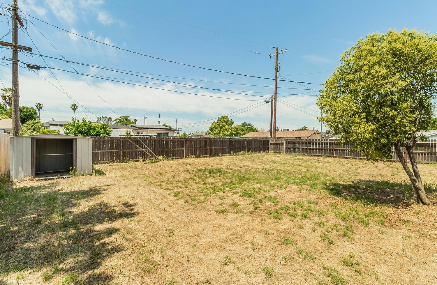 902 Music Avenue Clovis, CA 93612 - Photo 17 of 21 a view of a backyard