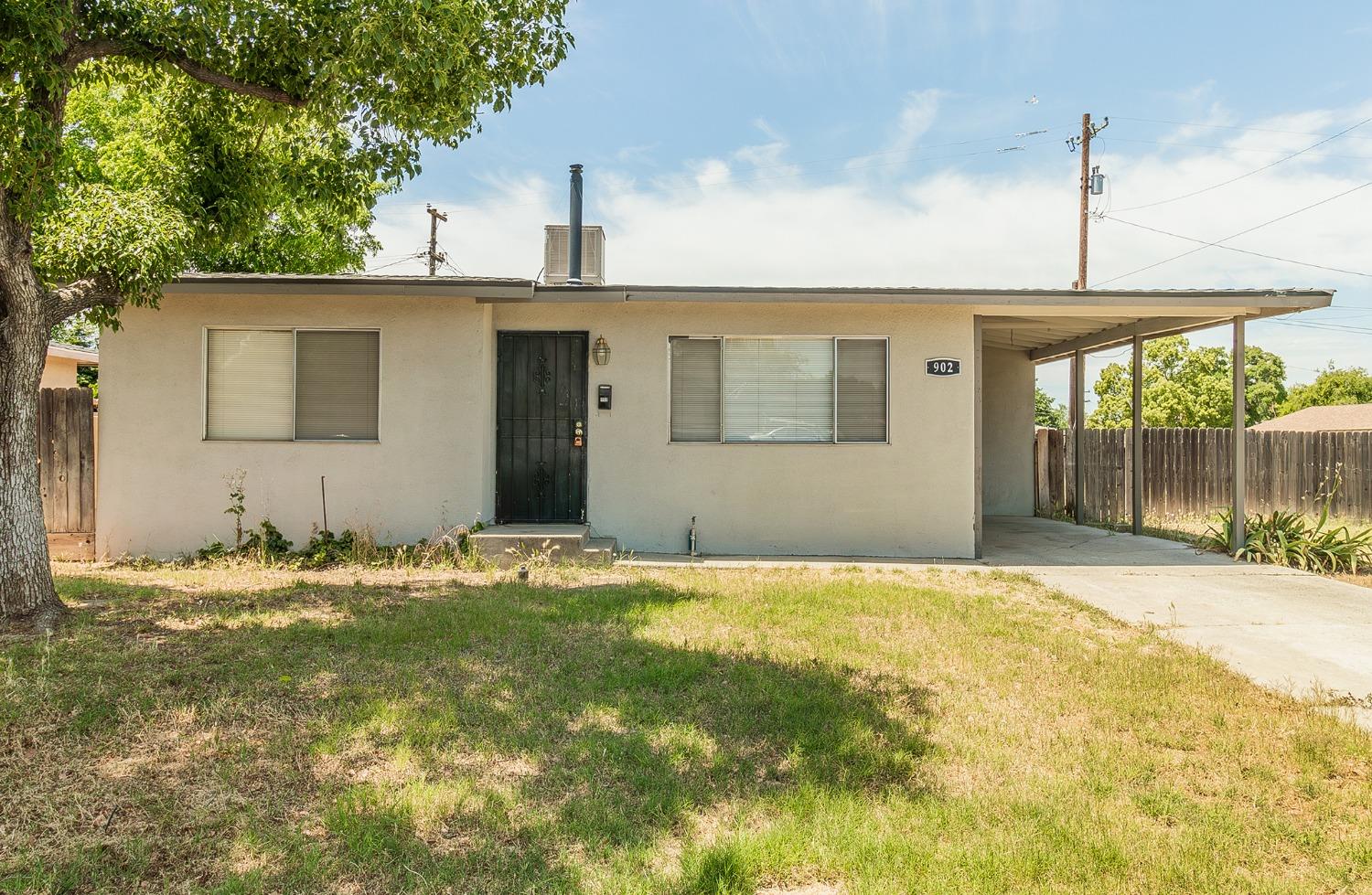 902 Music Avenue Clovis, CA 93612 - Photo 2 of 21 a view of a house with a backyard and windows