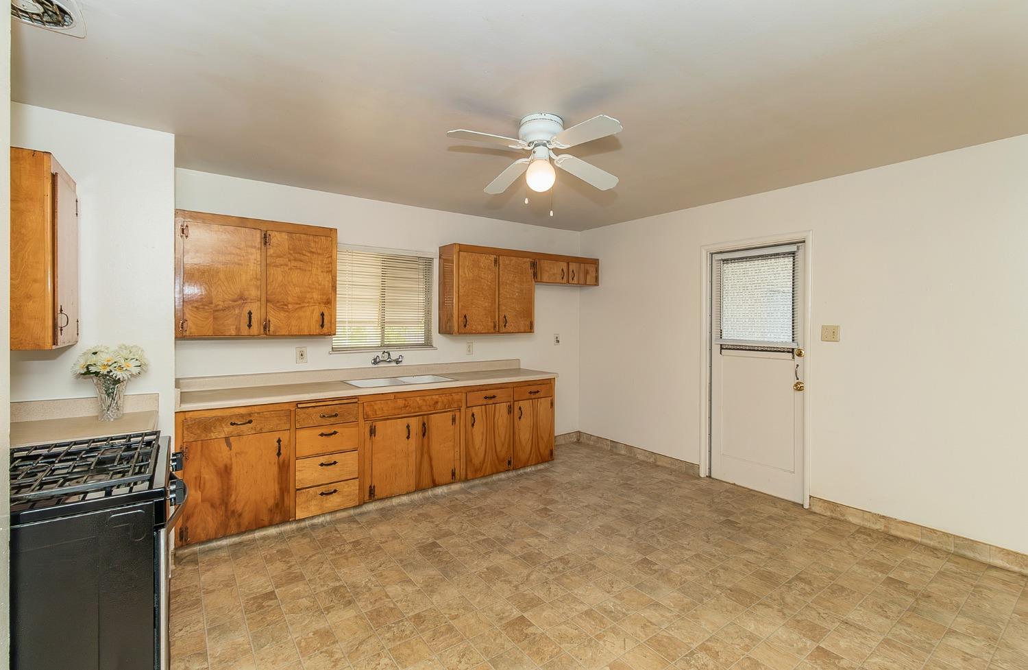 902 Music Avenue Clovis, CA 93612 - Photo 6 of 21 a spacious bathroom with a granite countertop sink and a mirror