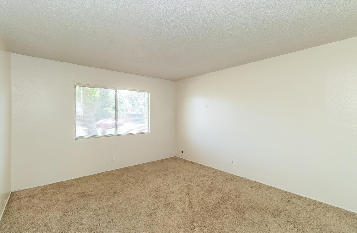 902 Music Avenue Clovis, CA 93612 - Photo 8 of 21 an empty room with a window