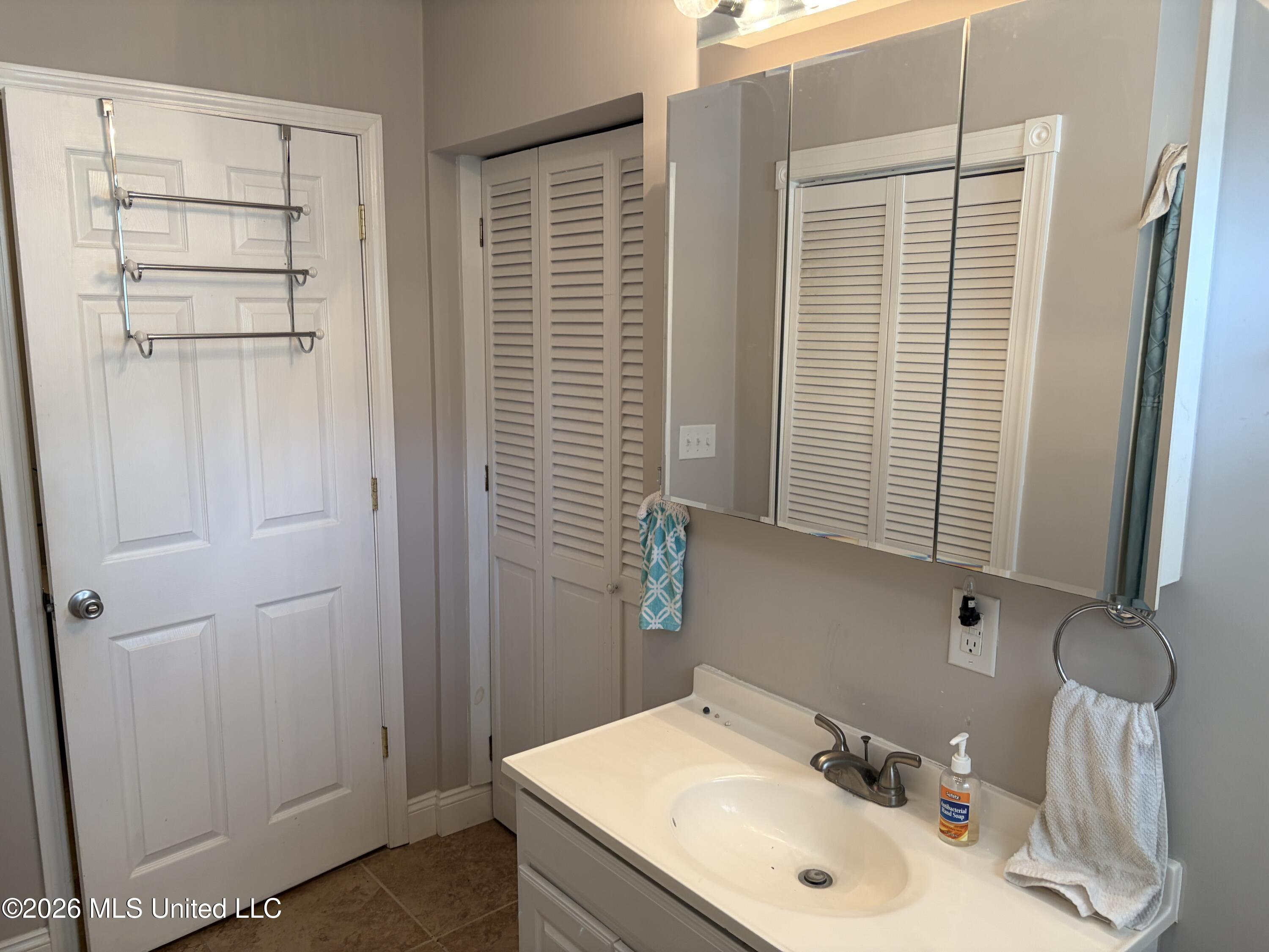 263 Pine Ridge Drive Waveland, MS 39576 - Photo 23 of 27 Hall Bathroom