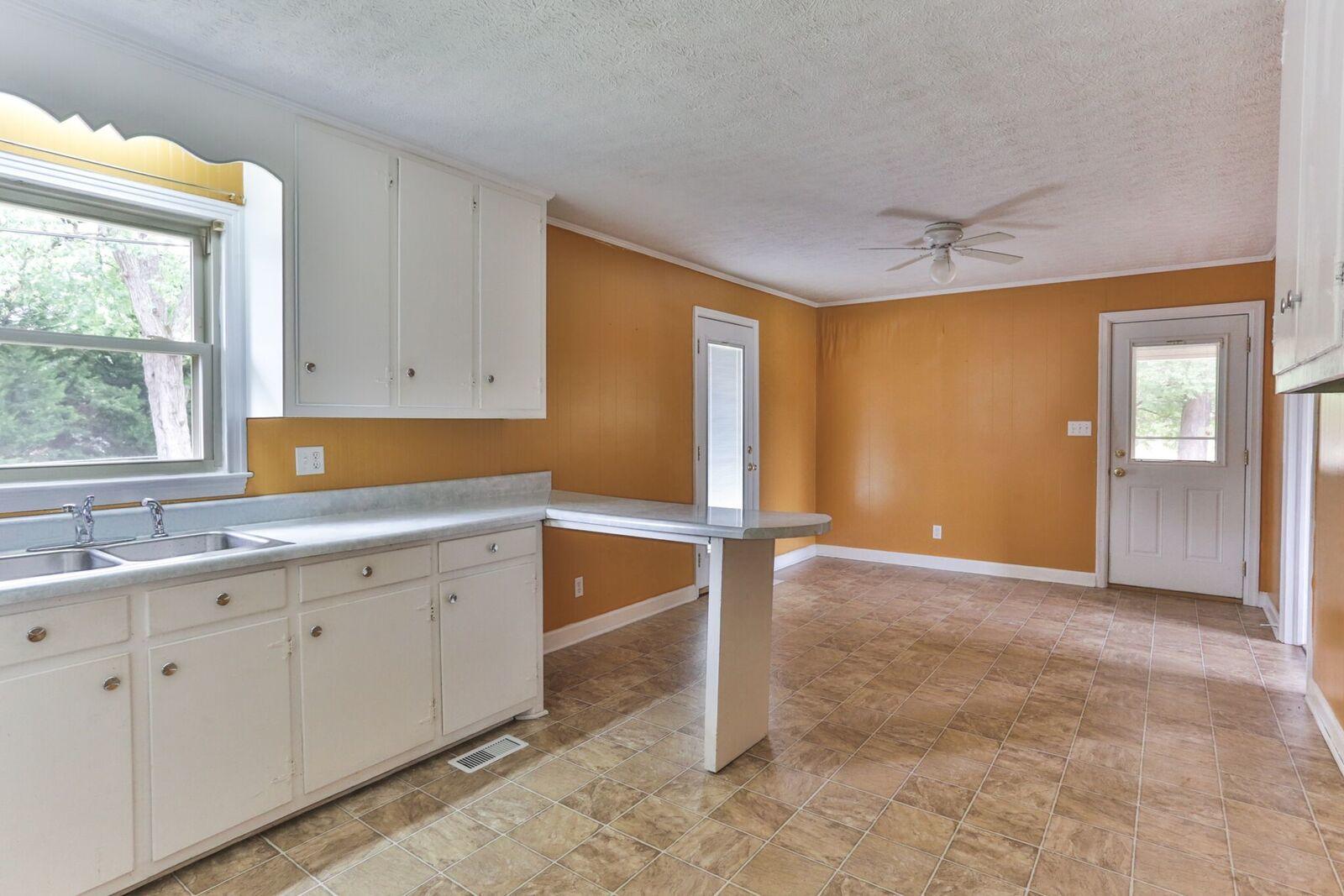 202 East Temple Avenue Rockingham, NC 28379 - Photo 11 of 31 2Z1A1040_preview.jpeg