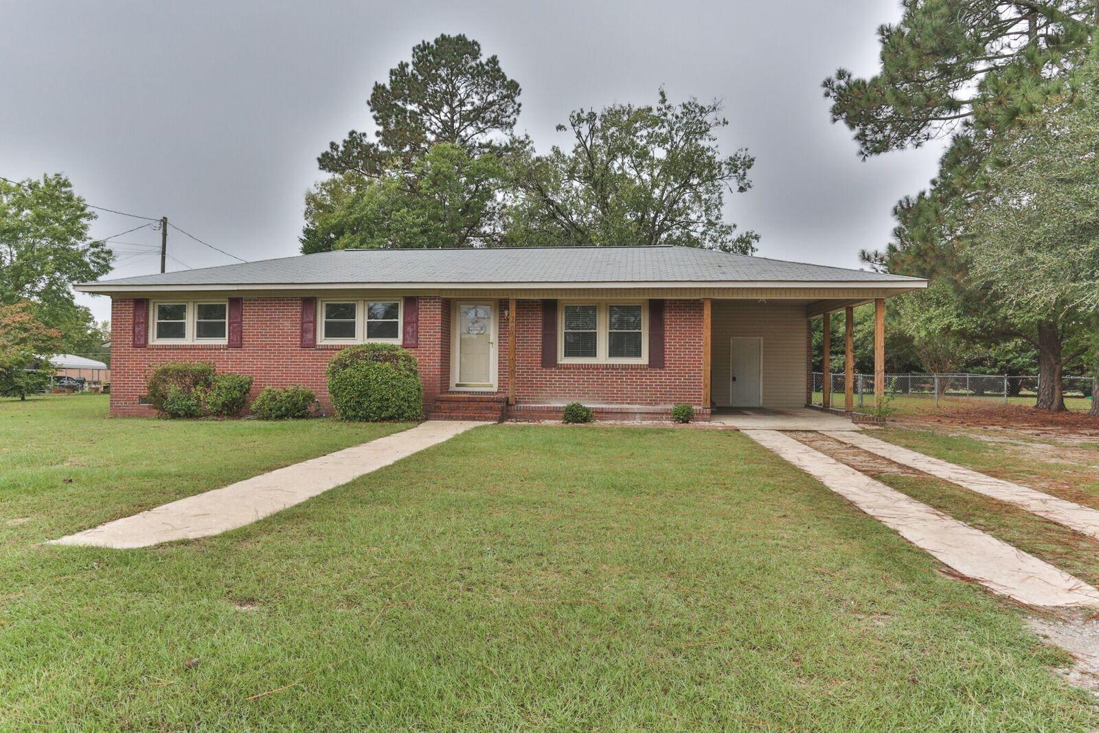 202 East Temple Avenue Rockingham, NC 28379 - Photo 2 of 31 2Z1A0976_preview.jpeg