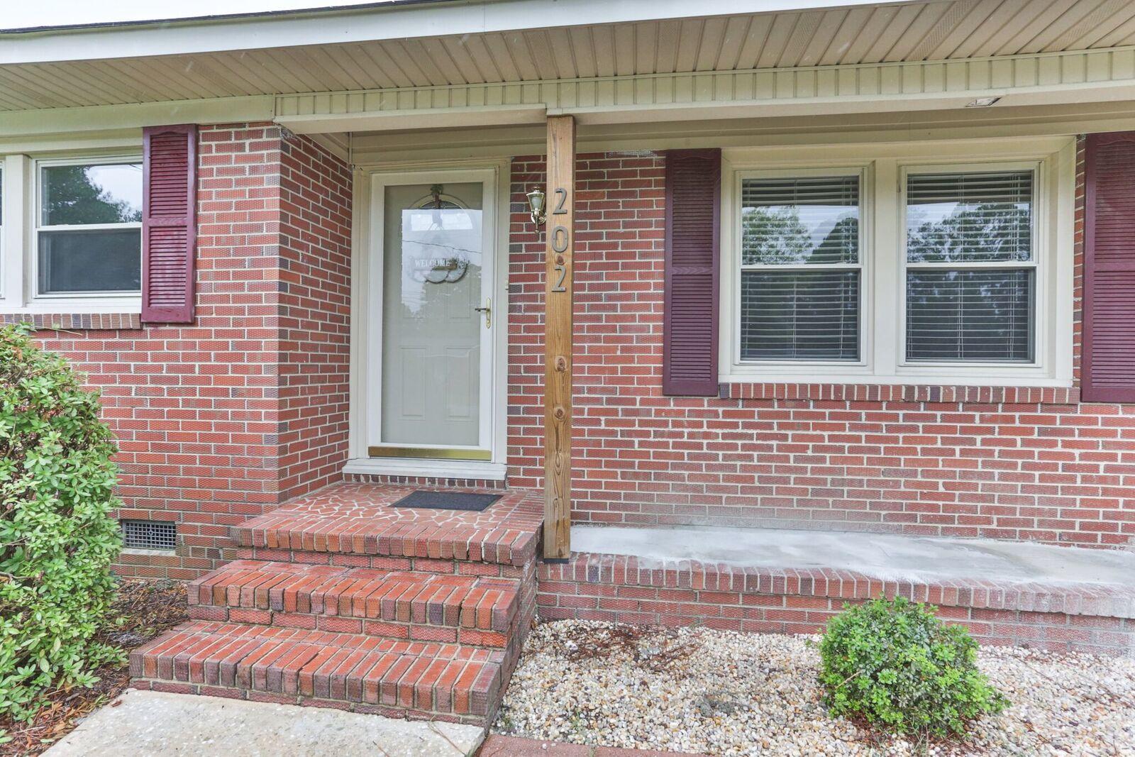 202 East Temple Avenue Rockingham, NC 28379 - Photo 3 of 31 2Z1A0984_preview.jpeg