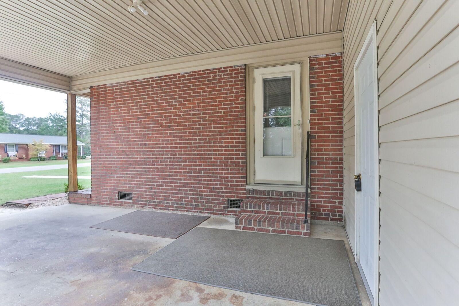 202 East Temple Avenue Rockingham, NC 28379 - Photo 6 of 31 2Z1A1000_preview.jpeg