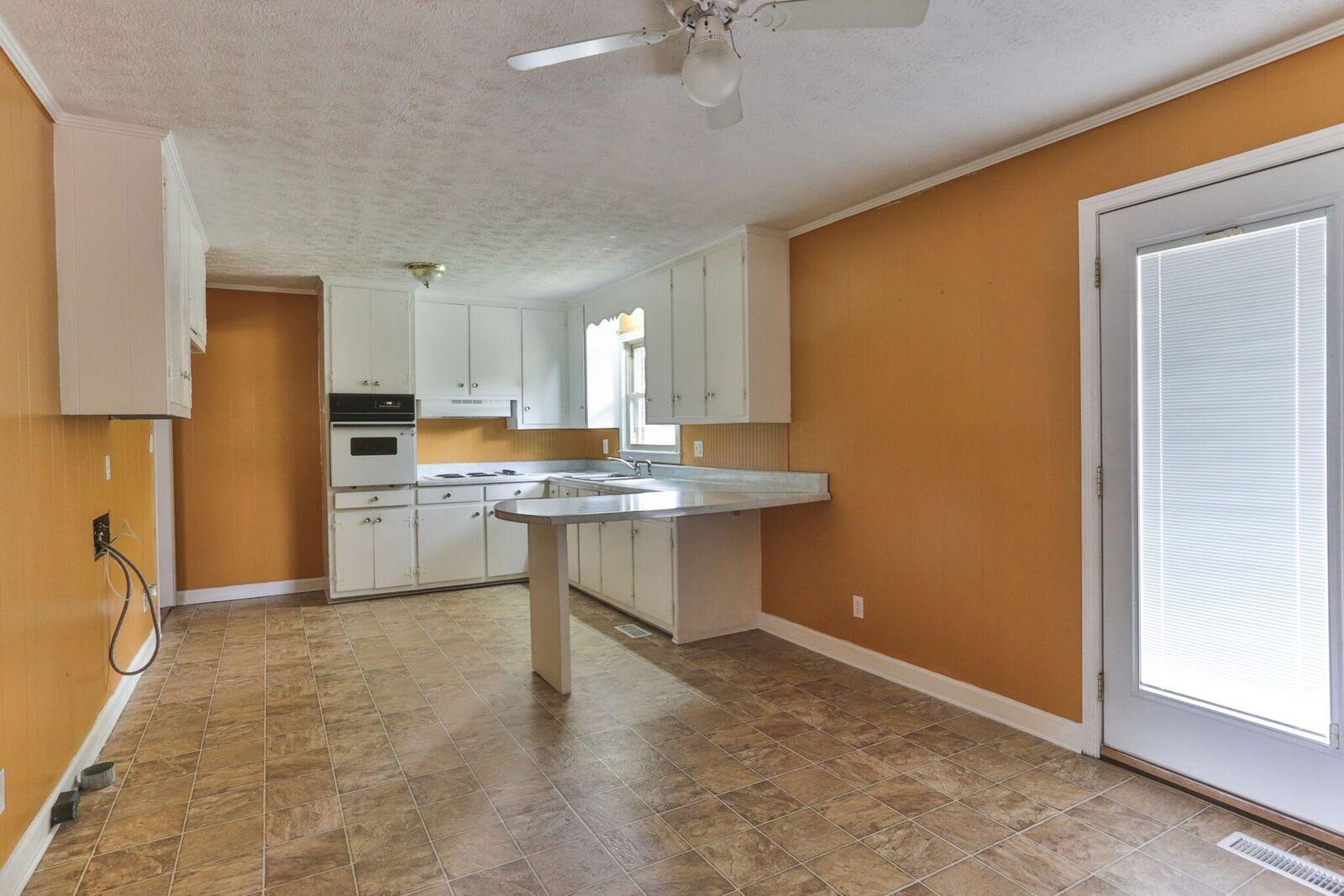 202 East Temple Avenue Rockingham, NC 28379 - Photo 7 of 31 2Z1A1024_preview.jpeg