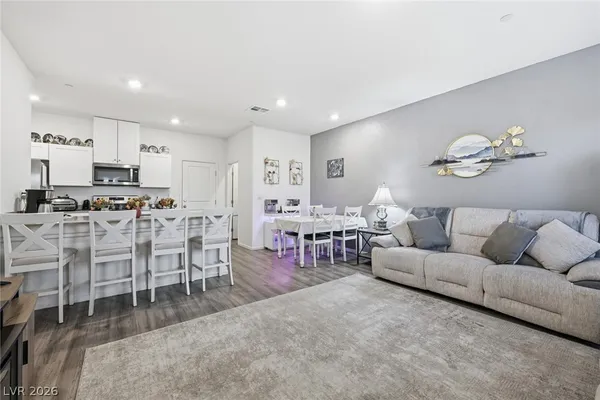 $300,000 | 554 Foothill Cove Lane, Henderson, NV 89002