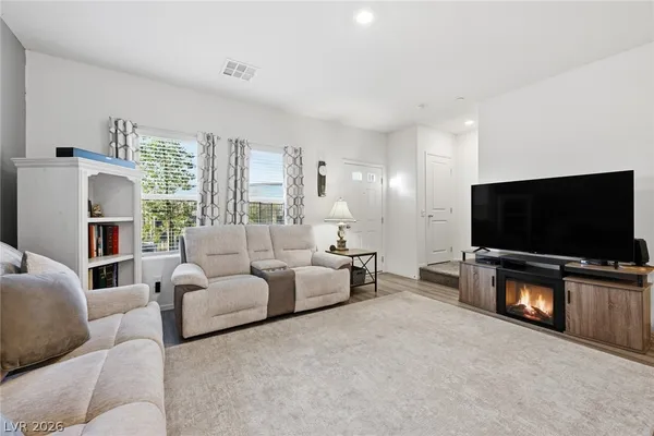 $300,000 | 554 Foothill Cove Lane, Henderson, NV 89002