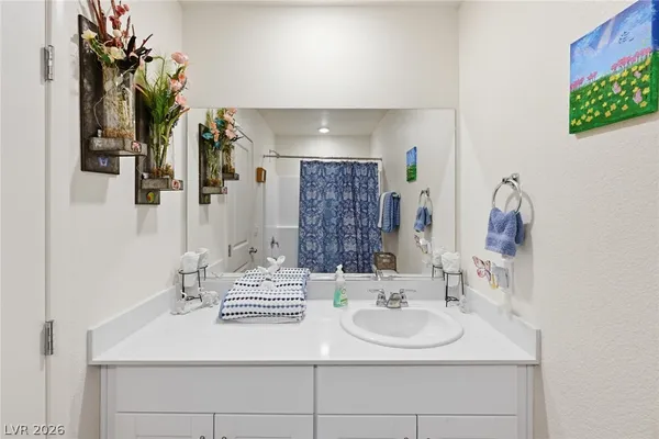 $300,000 | 554 Foothill Cove Lane, Henderson, NV 89002