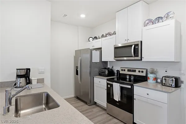 $300,000 | 554 Foothill Cove Lane, Henderson, NV 89002