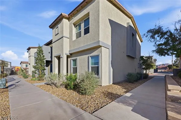 $300,000 | 554 Foothill Cove Lane, Henderson, NV 89002