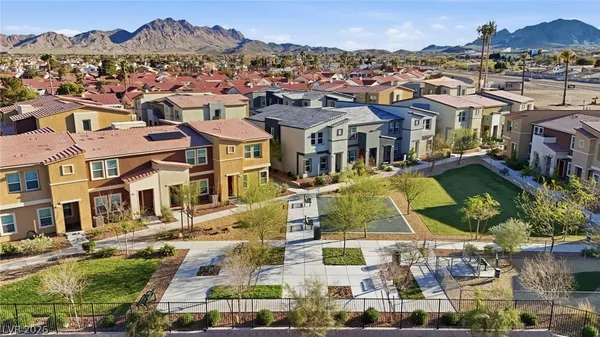 $300,000 | 554 Foothill Cove Lane, Henderson, NV 89002