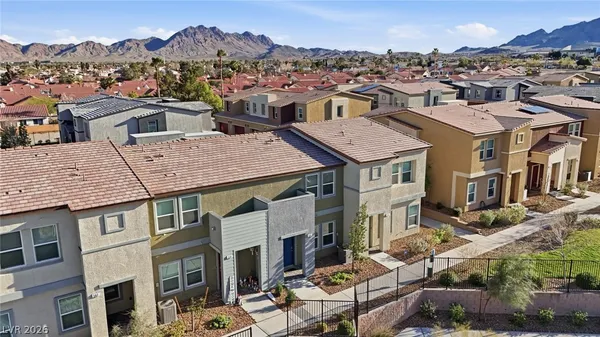 $300,000 | 554 Foothill Cove Lane, Henderson, NV 89002