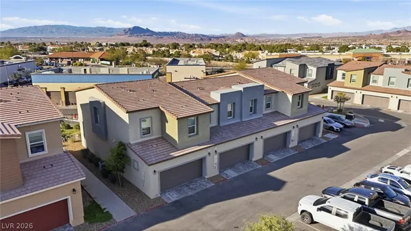 $300,000 | 554 Foothill Cove Lane, Henderson, NV 89002
