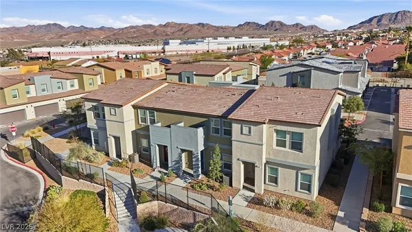 $300,000 | 554 Foothill Cove Lane, Henderson, NV 89002