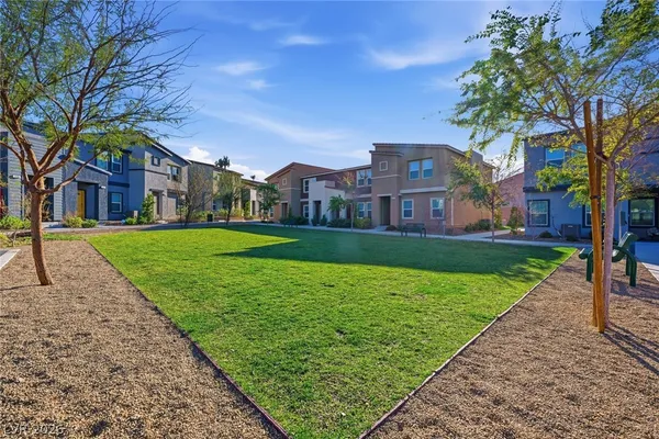 $300,000 | 554 Foothill Cove Lane, Henderson, NV 89002