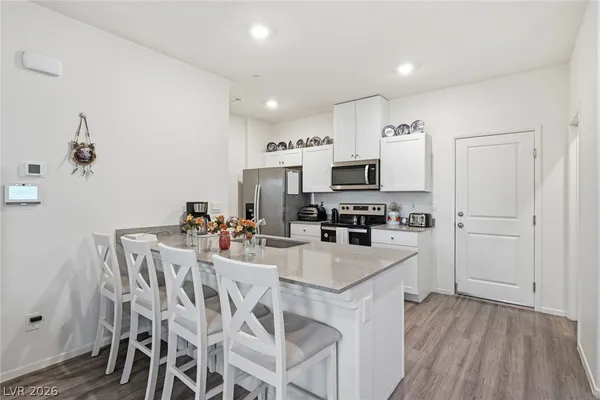 $300,000 | 554 Foothill Cove Lane, Henderson, NV 89002
