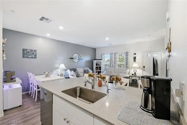 $300,000 | 554 Foothill Cove Lane, Henderson, NV 89002