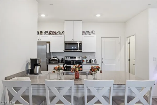 $300,000 | 554 Foothill Cove Lane, Henderson, NV 89002