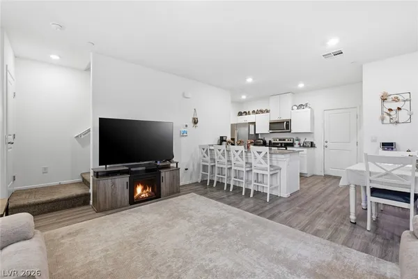 $300,000 | 554 Foothill Cove Lane, Henderson, NV 89002