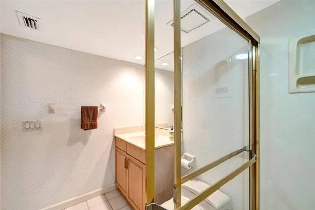 a view of empty room with a window