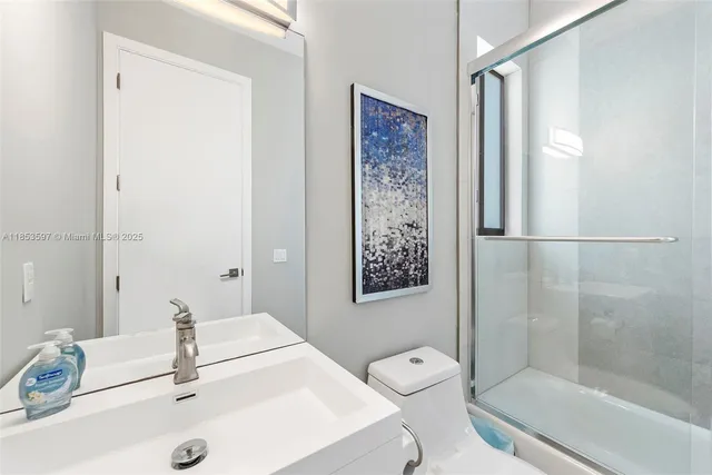 a en suite bathroom with a sink and a mirror