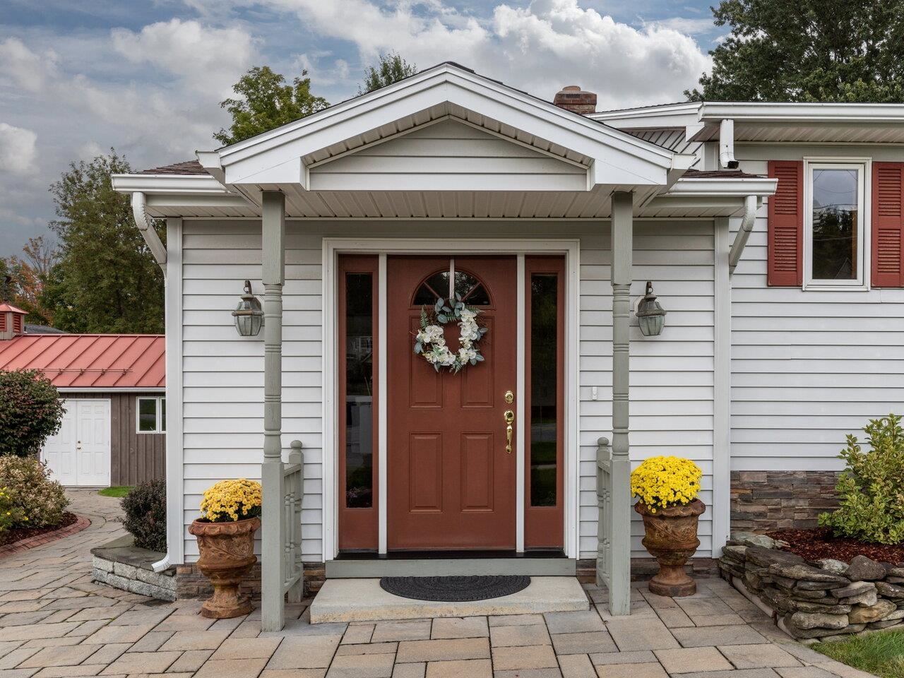 651 Falls Road Shelburne, VT 05482 - Photo 4 of 40 Gallery Image 4