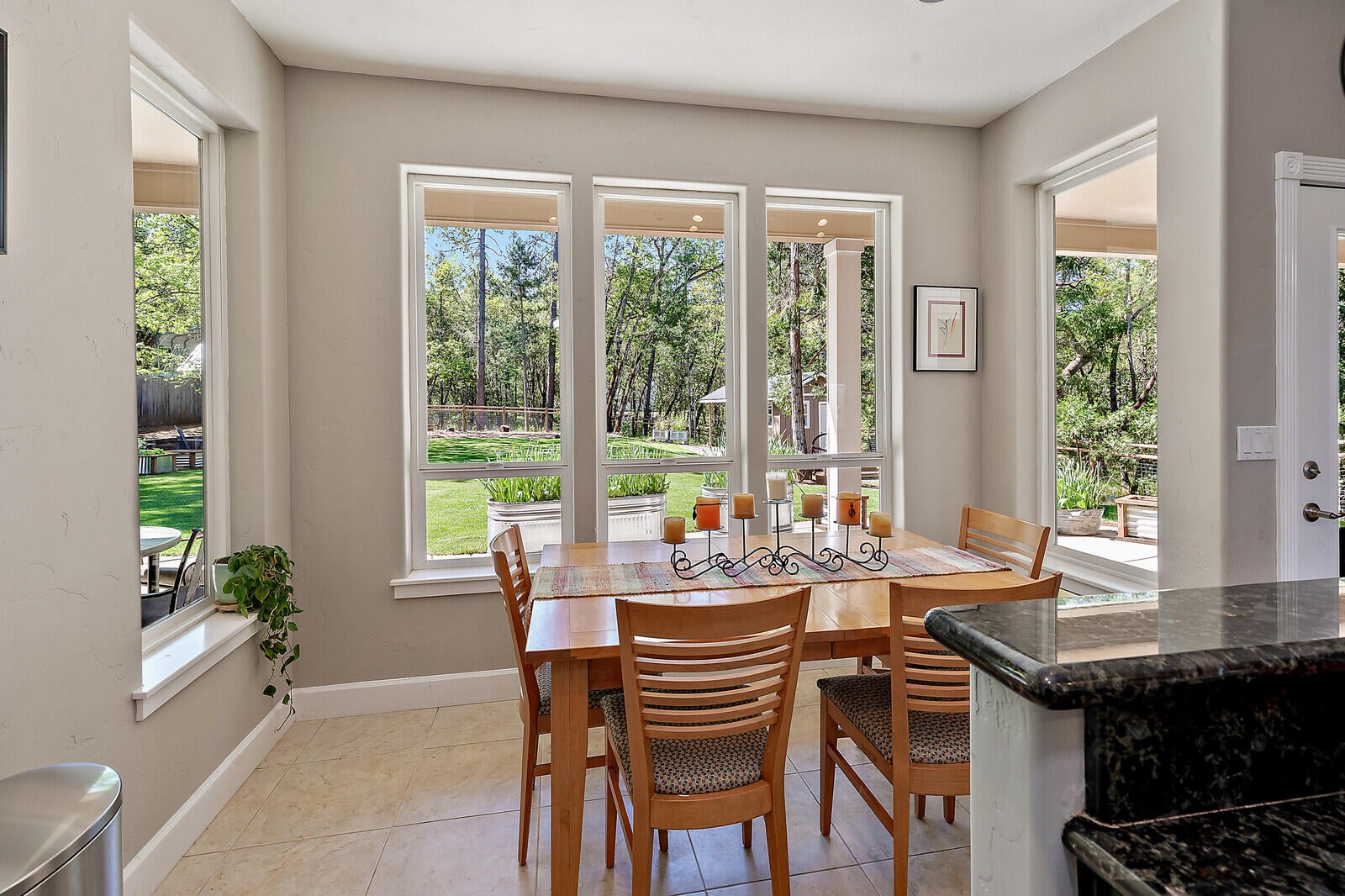 315 Summit Loop Grants Pass, OR 97527 - Photo 4 of 48 Dinette with Back yard views!