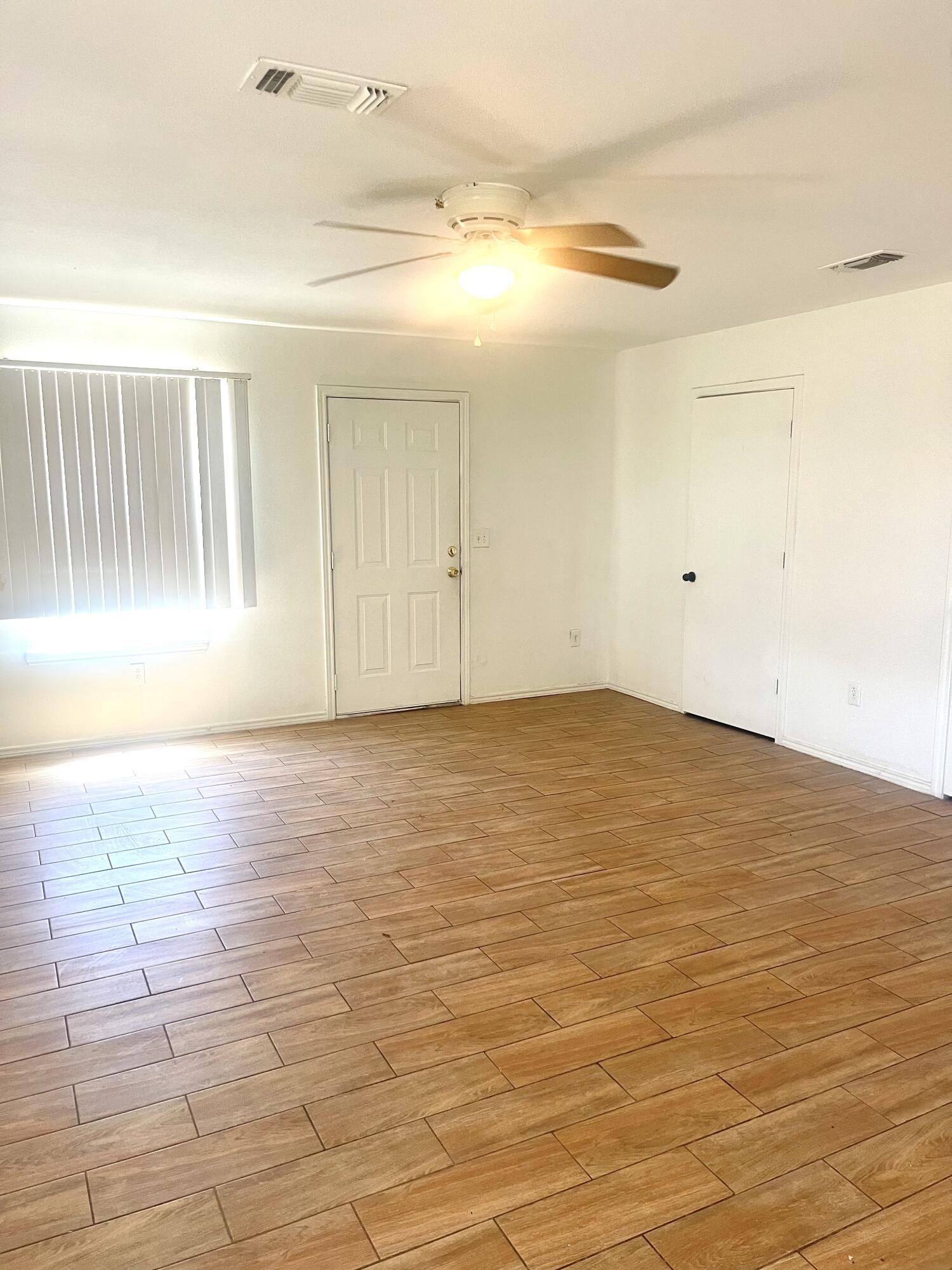602 43rd Street Lubbock, TX 79404 - Photo 2 of 8 a view of an empty room