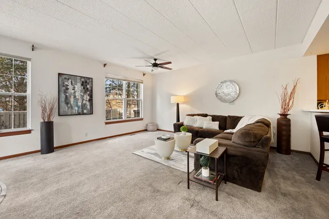 $300,000 | 1120 Georgetown Way, Vernon Hills, IL 60061