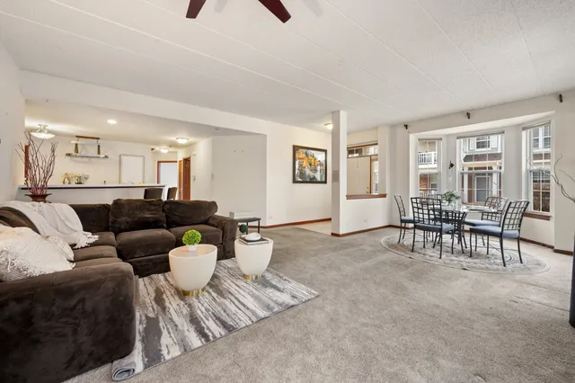 $300,000 | 1120 Georgetown Way, Vernon Hills, IL 60061