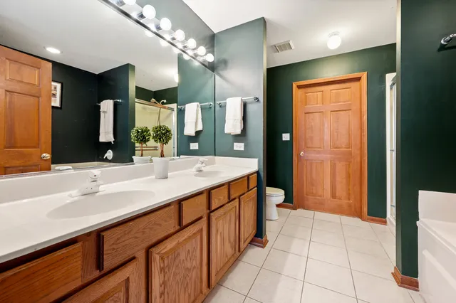 $300,000 | 1120 Georgetown Way, Vernon Hills, IL 60061