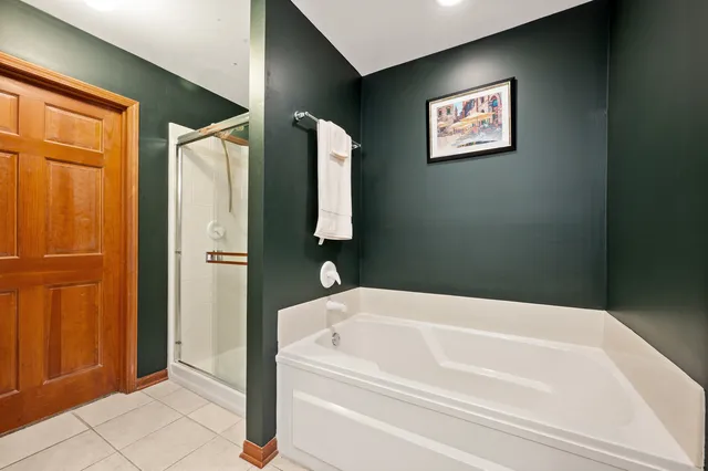 $300,000 | 1120 Georgetown Way, Vernon Hills, IL 60061