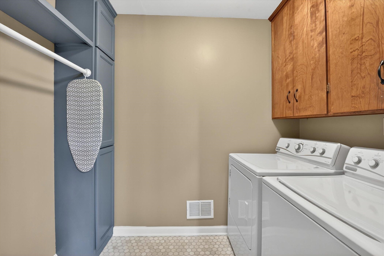 48377 Gyde Road Canton, MI 48187 - Photo 24 of 96